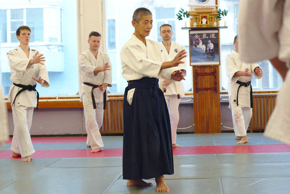 В Ёсинкан Айкидо камаэ (базовая стойка) является основной составляющей для развития силы дыхания.