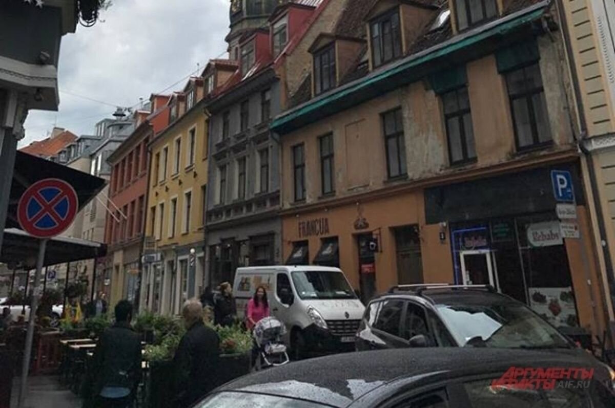    Латвийский депутат призвал разобраться с русофобским объявлением в автобусе