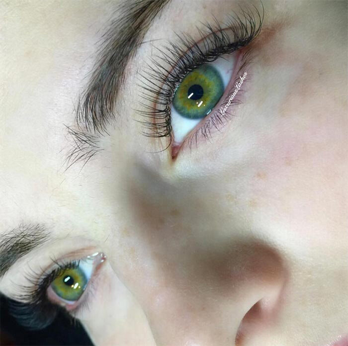    Чтобы решить, стоит ли наращивать ресницы, стоит разобраться, что это за процедура