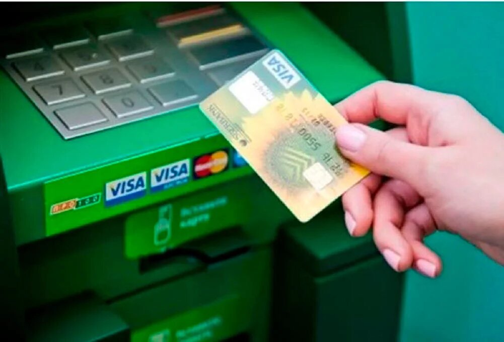 Как правильно банковскую карту вставлять в банкомат фото