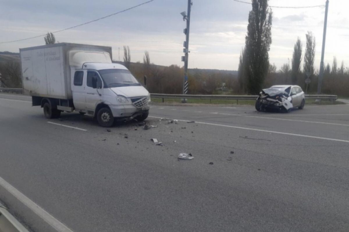    Нетрезвая автомобилистка врезалась в грузовик на воронежской трассе