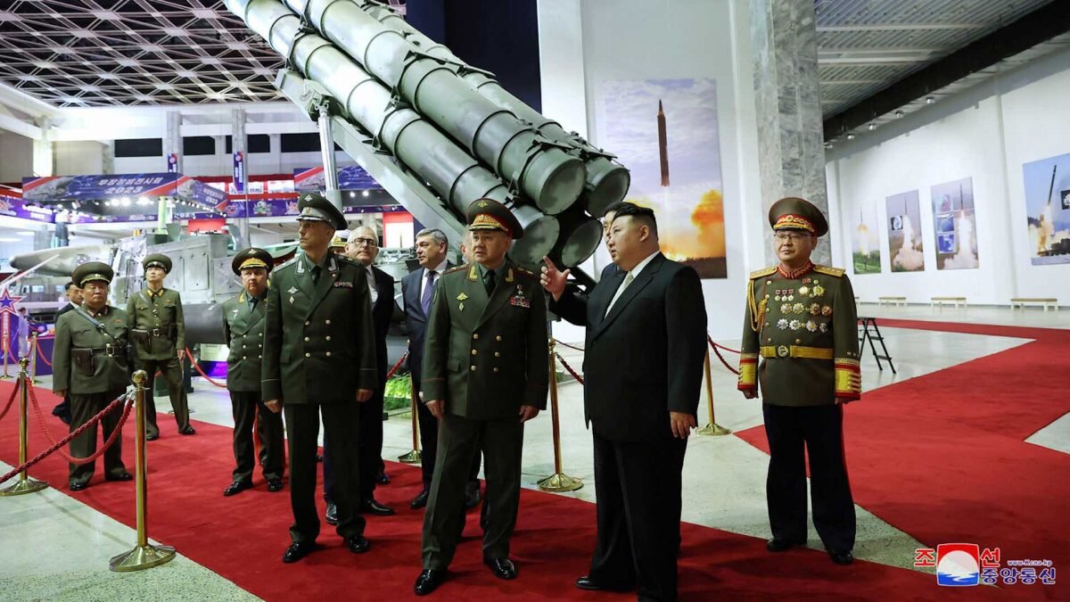    Фото: KCNA/Reuters Август Макаров