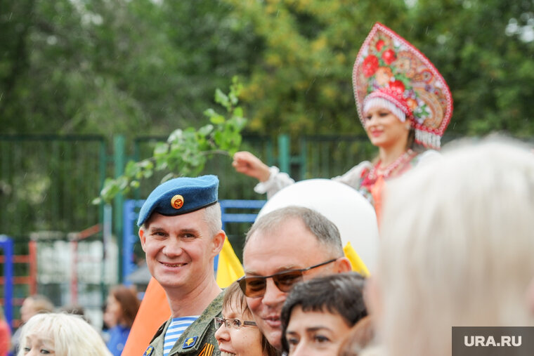    На линейку были приглашены также депутаты Ленинского района