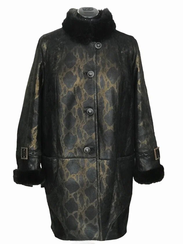 Дубленка из шубной овчины с лазерным рисунком на поверхности. Ателье Ирины Берзиной.