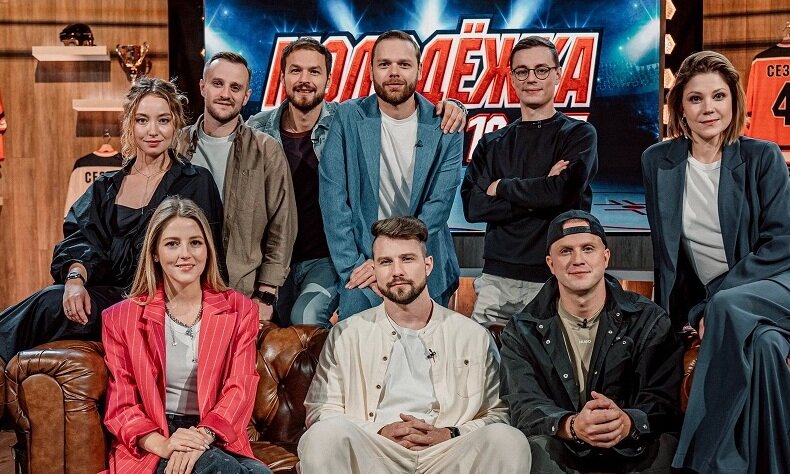 Смирнов молодежка. Молодежка студенты дата. Молодежка. Пахомов молодежка. Антон и оля молодежка.