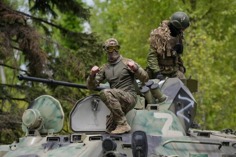 Старший разведчик-снайпер подразделения армейского спецназа ВС РФ Александр «Невский» Кислинский. Погиб 19 мая 2022 года в ходе выполнения боевой задачи. Посмертно награжден орденом Мужества, также был награжден медалью «За отвагу». Ему было 35 лет Фото: @ok_spn