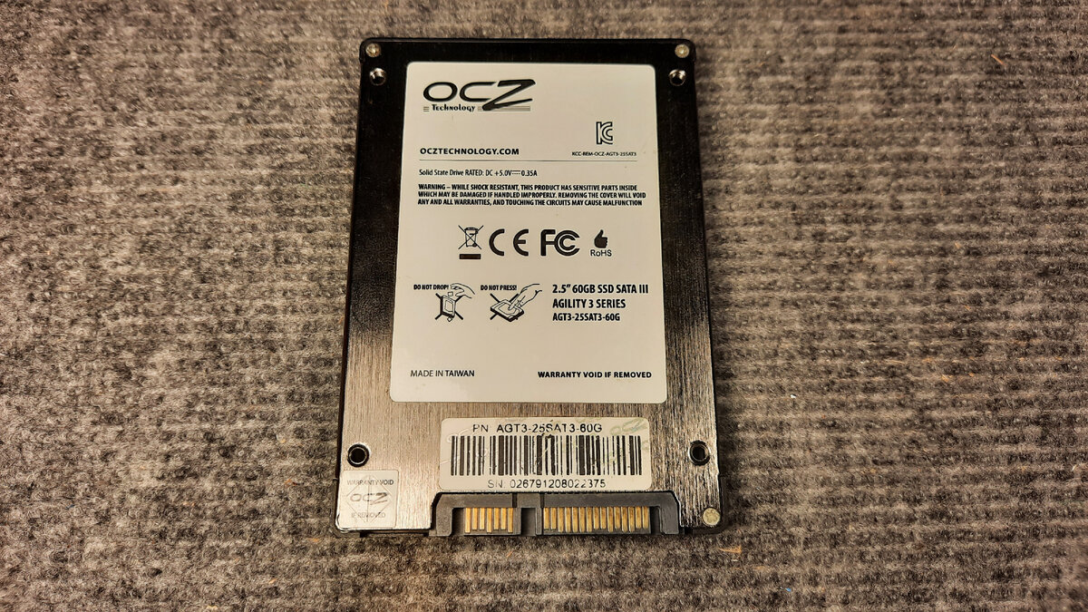 Нижняя сторона SSD.