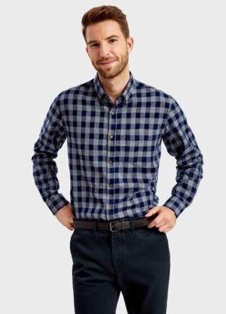 Фланелевые рубашка смотрятся гораздо лучше, если их заправить.