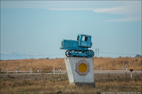 Шедевры казахской придорожной инфраструктуры (22 фото)