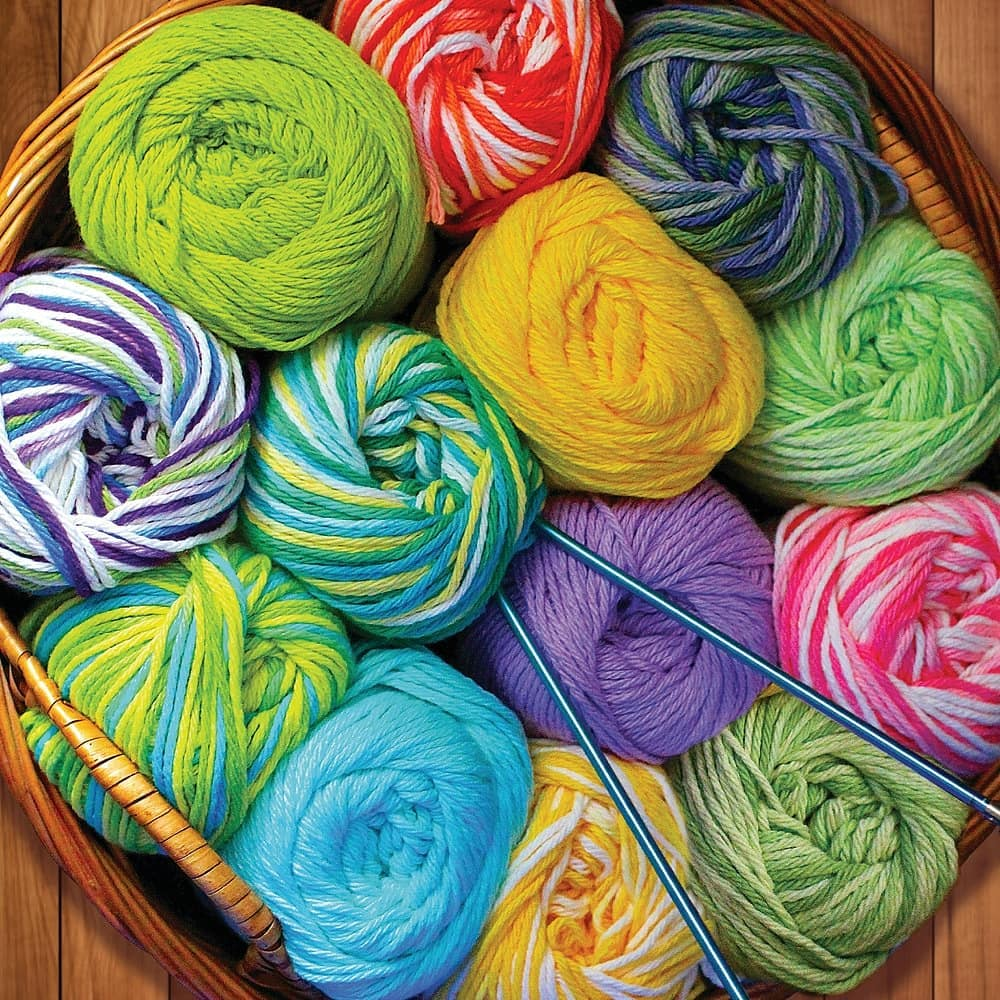 Вязание разными пряжами. Нитки для вязания. Цветные нитки для вязания. Клубочки ниток. Разноцветная пряжа.
