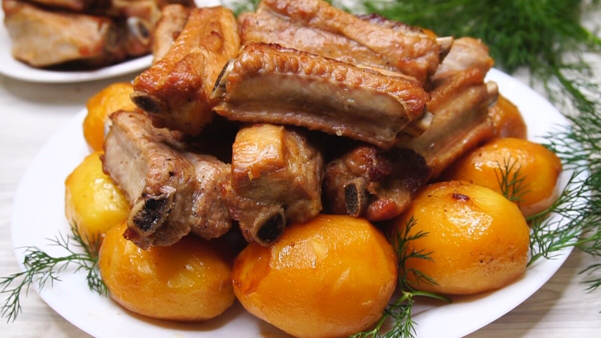 Золотистая картошечка с мясом: обед достойный праздничного стола
