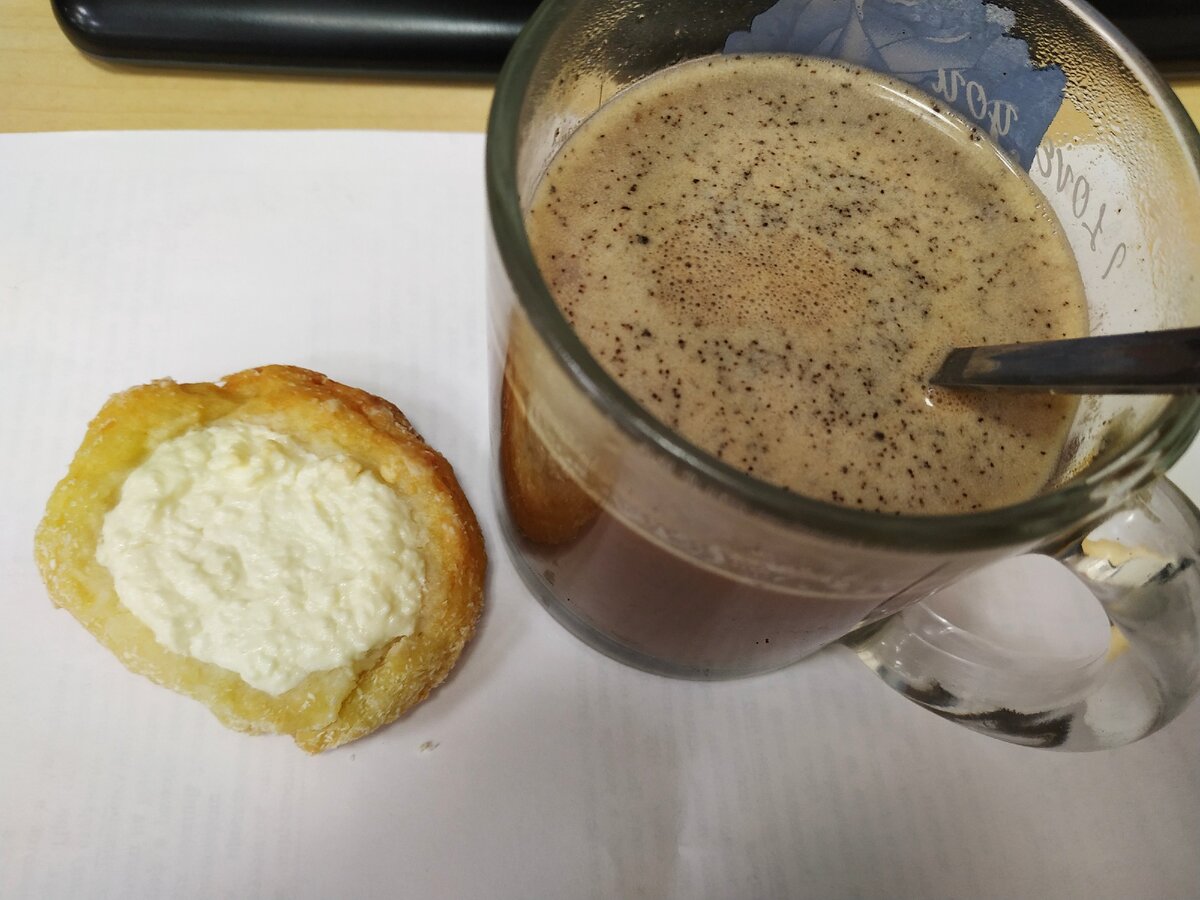 Кофе и ватрушка