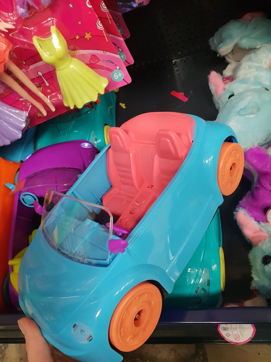 Машина для Кена и Барби. Фото автора. 