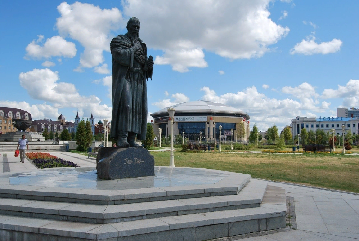 Кул гали казань. Памятник кул Гали Ульяновск. Памятник кул Гали в Казани. Памятник кул Гали в парке тысячелетия. Памятник булгарскому поэту кул-Гали