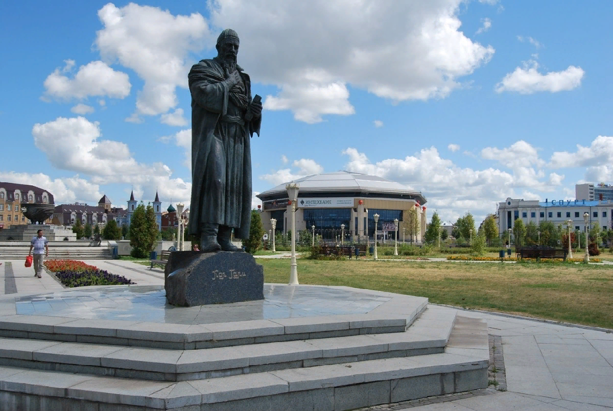 Ели гали. Памятник кул Гали в Казани. Памятник кул Гали Ульяновск. Памятник кул Гали в парке тысячелетия. Кул Гали поэт.