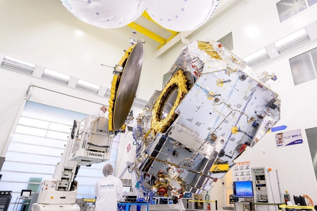 Eutelsat KONNECT строится в Thales Alenia Space