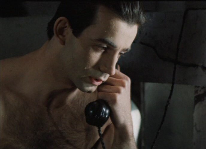 Дмитрий  Певцов в фильме "Алиса и Букинист". Источник: кадр из фильма.