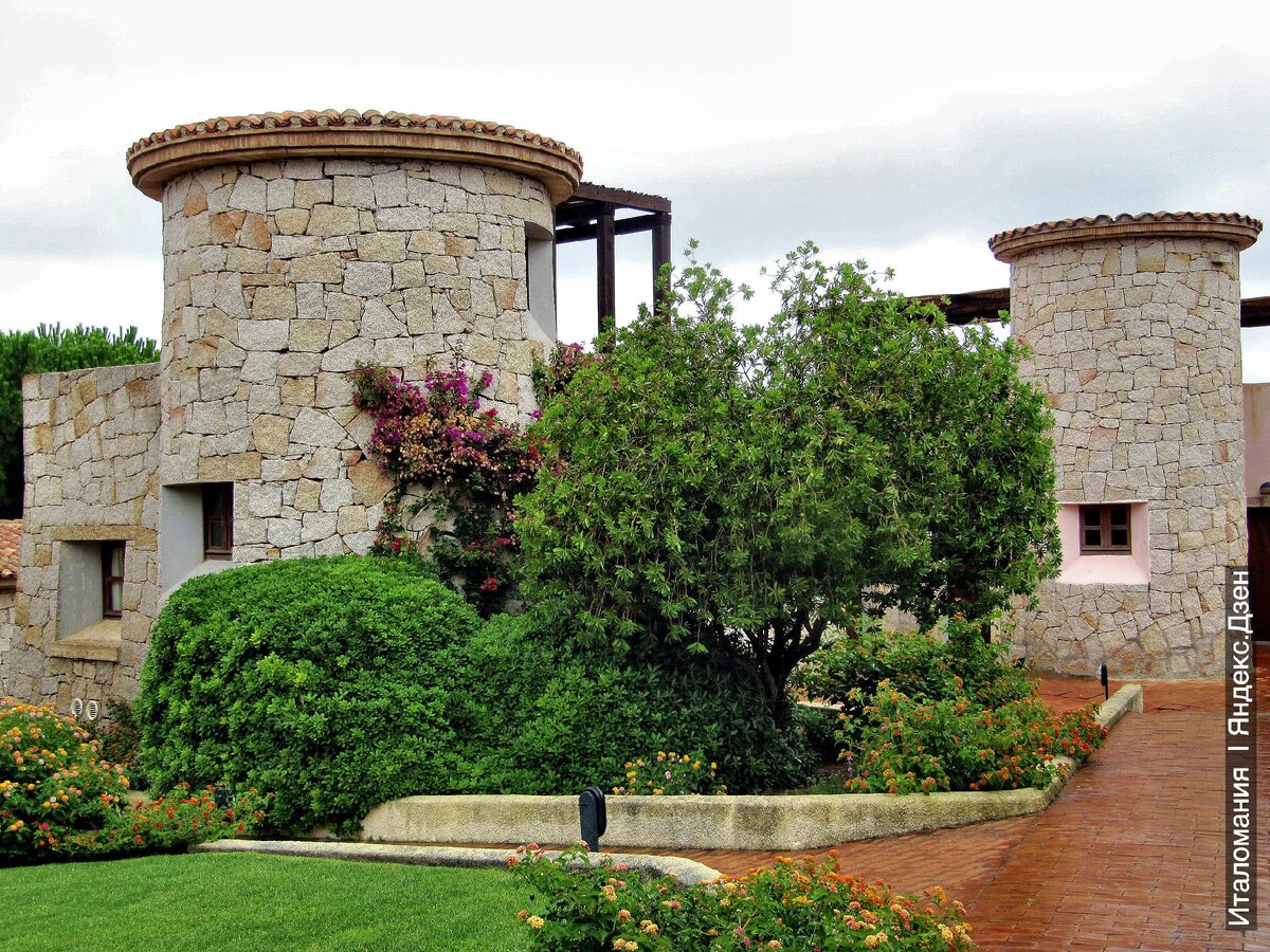 современная стилизация отеля под башни-нураги