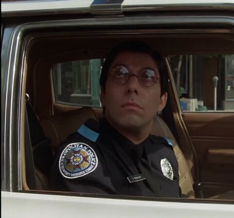 Брюс Малер в роли кадета Дугласа Факлера