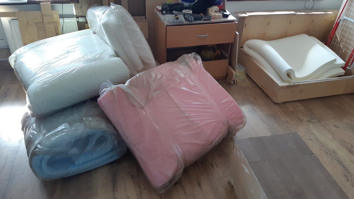 Парень сам сделал диван, который в магазине стоит 200 тысяч рублей. Фото До/После.