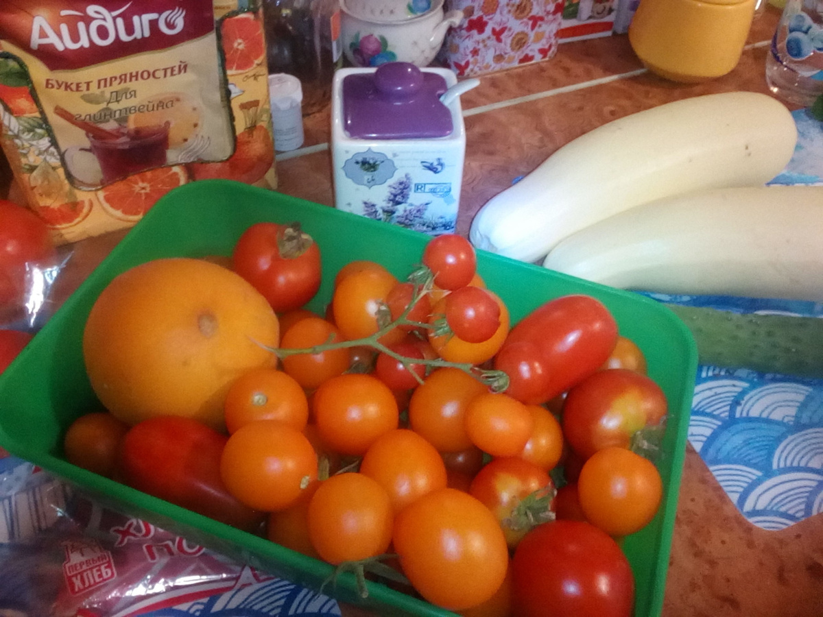 Урожай прошлого года (какое лето, такие и помидорки)))