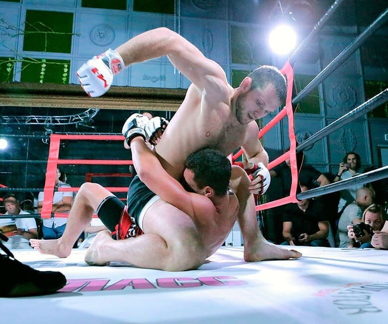 Юрий Ермоленко — начинающий боец из Белгорода — готовится к бою на турнире Fight Nights Global 98, который запланирован на 18 апреля. Камил Гаджиев, директор организации написал в своём «Инстаграме», что это событие лига постарается провести в назначенную дату. Юрий рассказал в интервью о том, почему поддерживает такое решение организации.