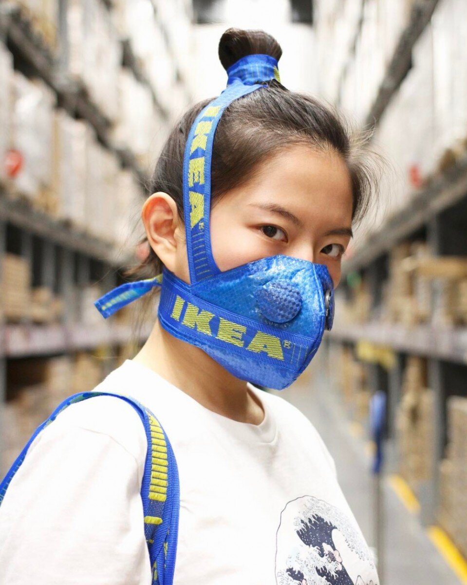 Изображение китайского дизайнера Zhijun Wang: маска из сумки IKEA FRAKTA