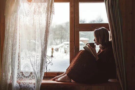 Вот так. Сидеть, молчать, пить горячий напиток и читать книгу.