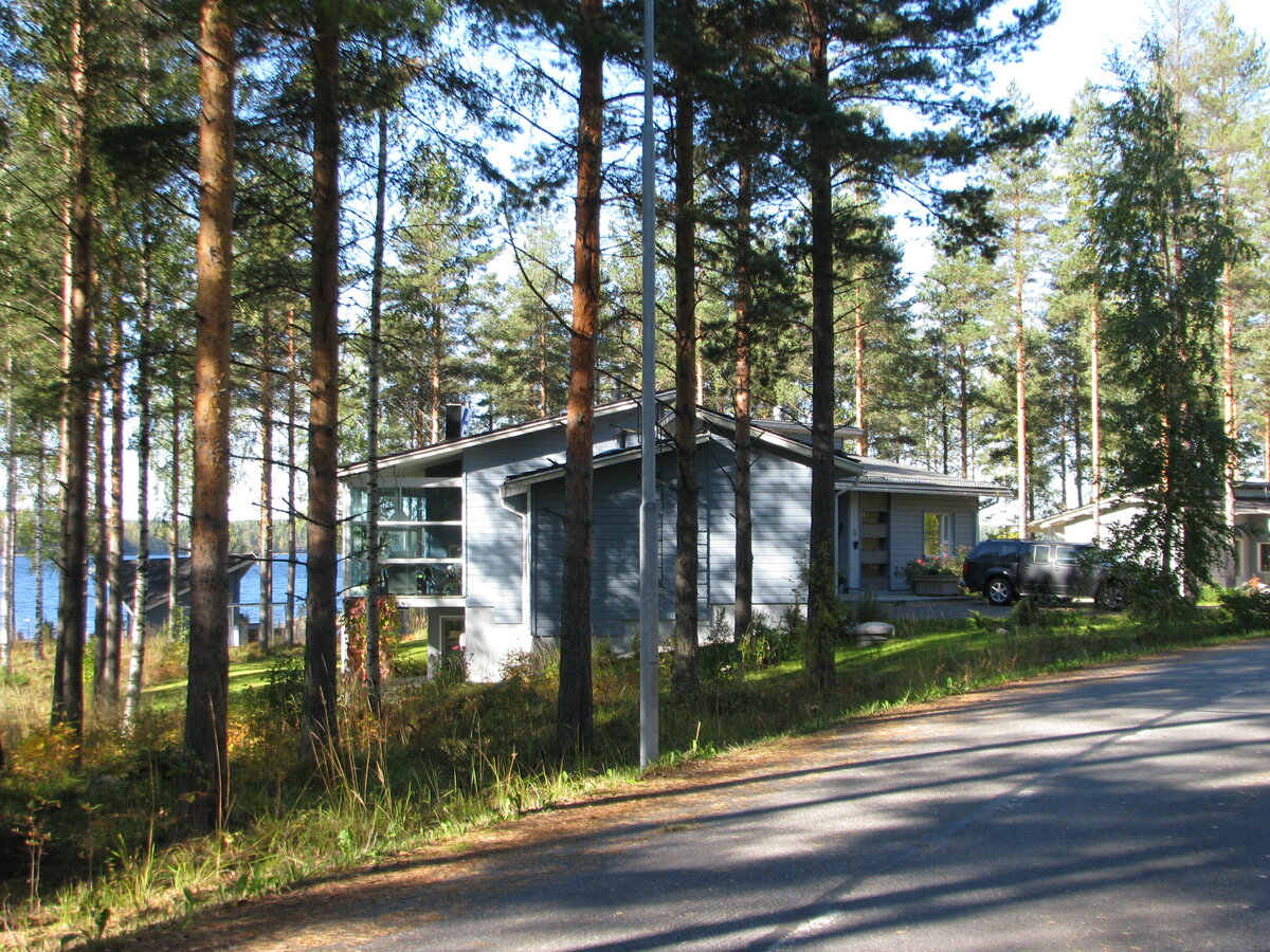 Примерно о таком домике на берегу озера я мечтала (фото  из личных архивов, Финляндия)