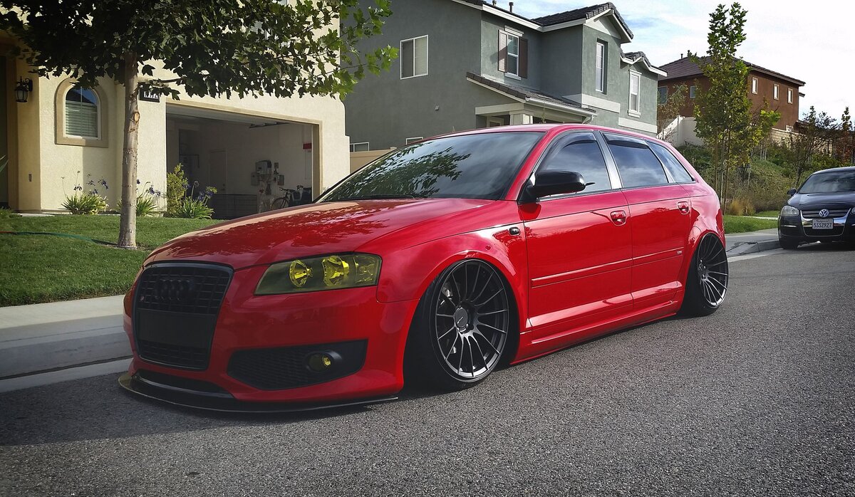 Audi A3 — хэтчбэк малого семейного класса, производимый концерном Audi с 1996 года[1][2]. В 1996—2003 годах выпускалось первое поколение, с 2003 по 2012 — второе, а в 2012 появилось 3 поколение популярного в Европе компактного автомобиля