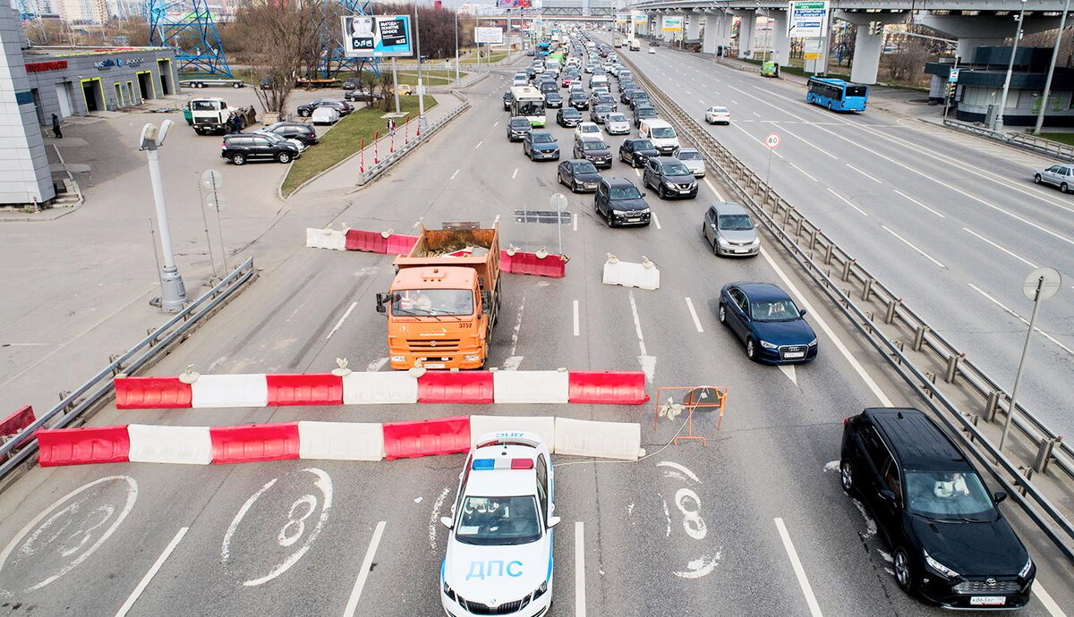 Блокпост в Москве. Проверяют выборочно. Фото из открытых источников.