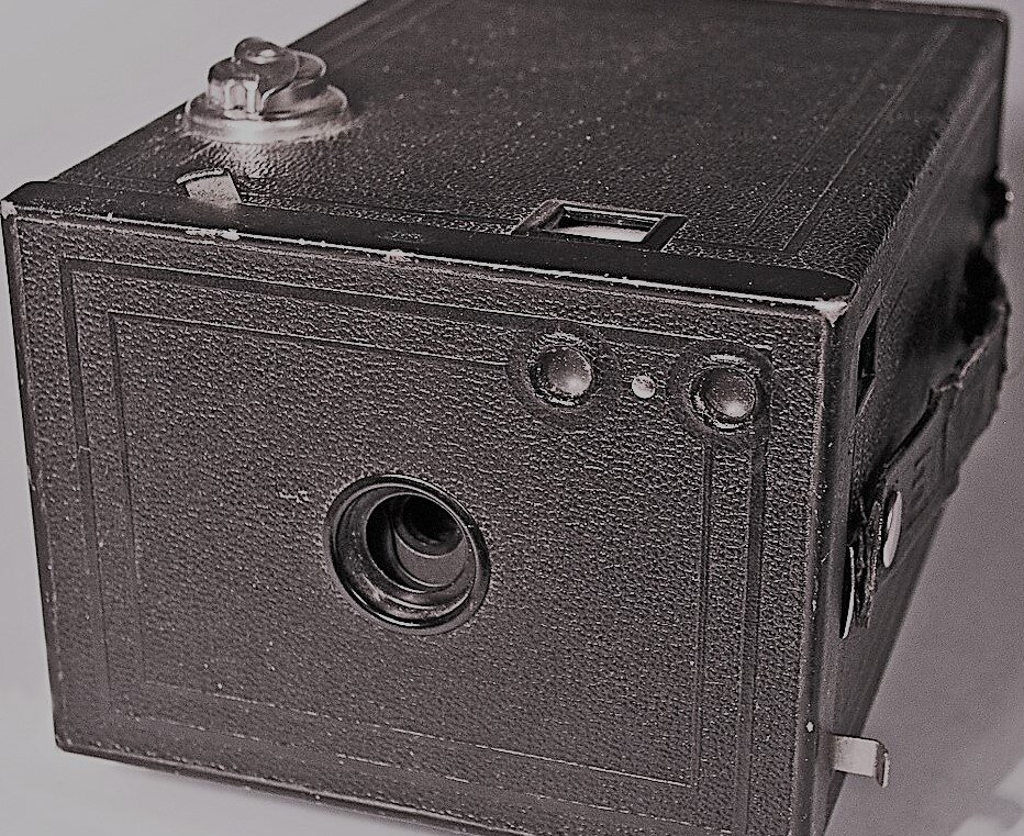 Фотоаппарат «Kodak Brownie №2» (https://upload.wikimedia.org)