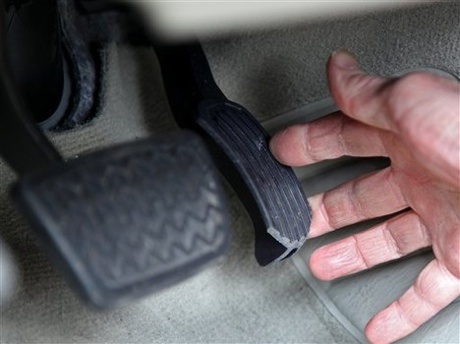 «Залипающая» педаль газа в Toyota уже обошлась в 5 человеческих жизней и стоила компании $1,2 млрд штрафа. 