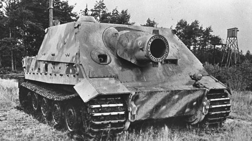 Рассмотри Sturmtiger. В командирской рубке