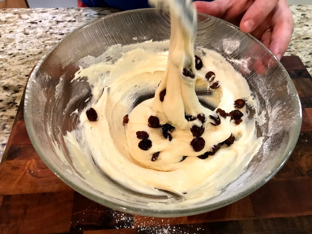 Кекс.  Простой рецепт кекса с изюмом.