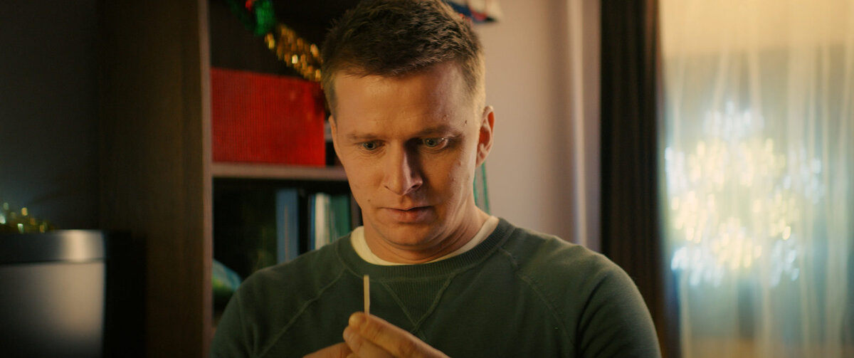 Саша боится перемен в жизни. А тут ему целых две полоски показывают