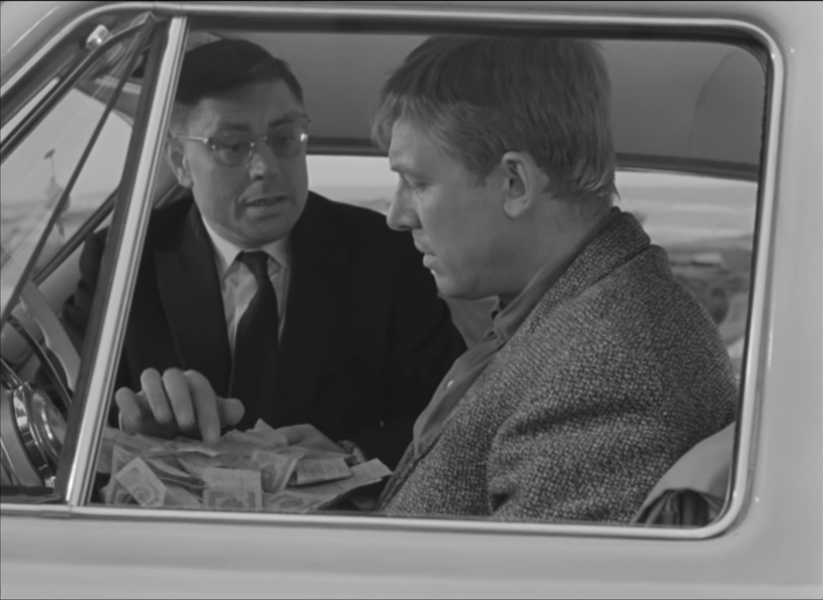 Берегись автомобиля фильм 1966 мотоцикл