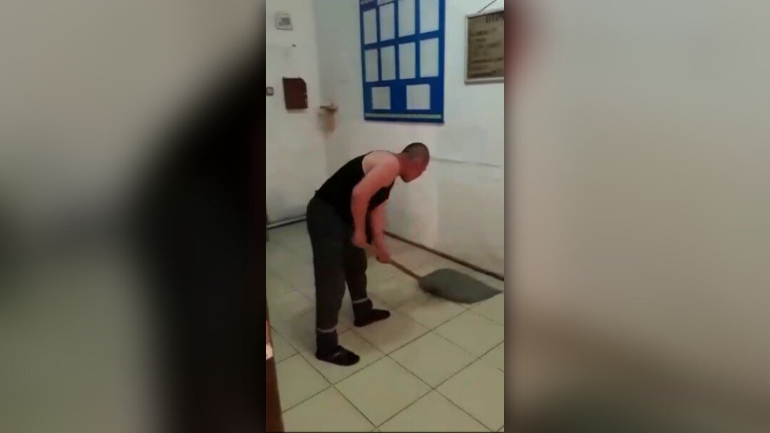 Мытье полов дело не зазорное, если ты не блатной