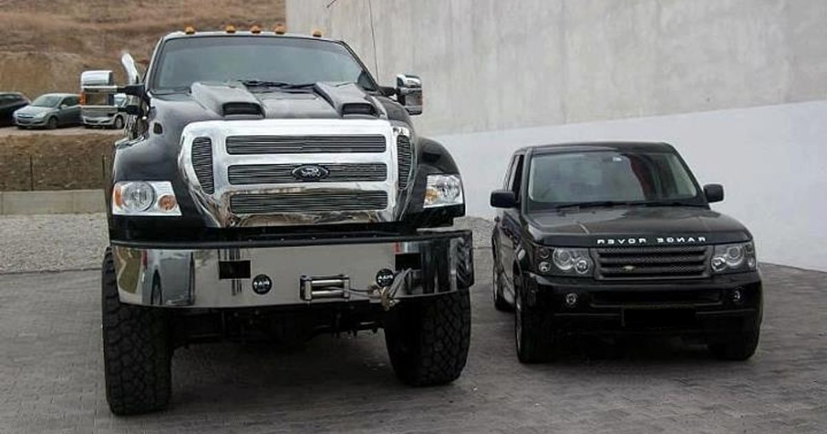 Range vs range. Ford f650 и range Rover. Форд ф 650. Форд f650 джип. Форд ф 650 и Рендж Ровер.