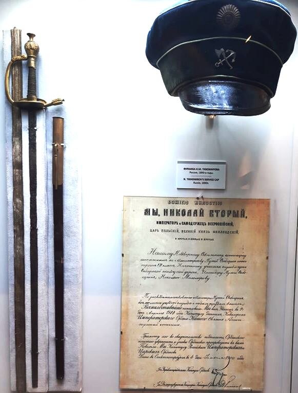 Вещи Н.М. Тихомирова. Сейчас их можно увидеть в экспозиции Новосибирского краеведческого  музея на пл. Ленина (фото оттуда).