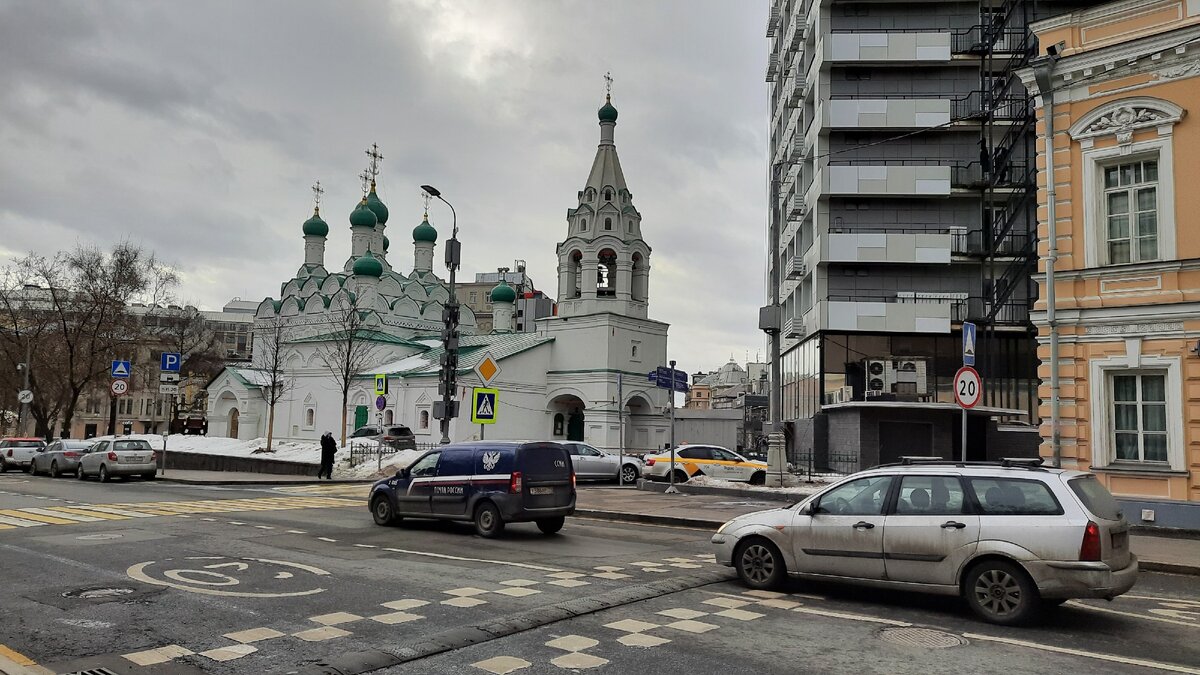 Церковь Симеона Столпника со стороны Поварской улицы