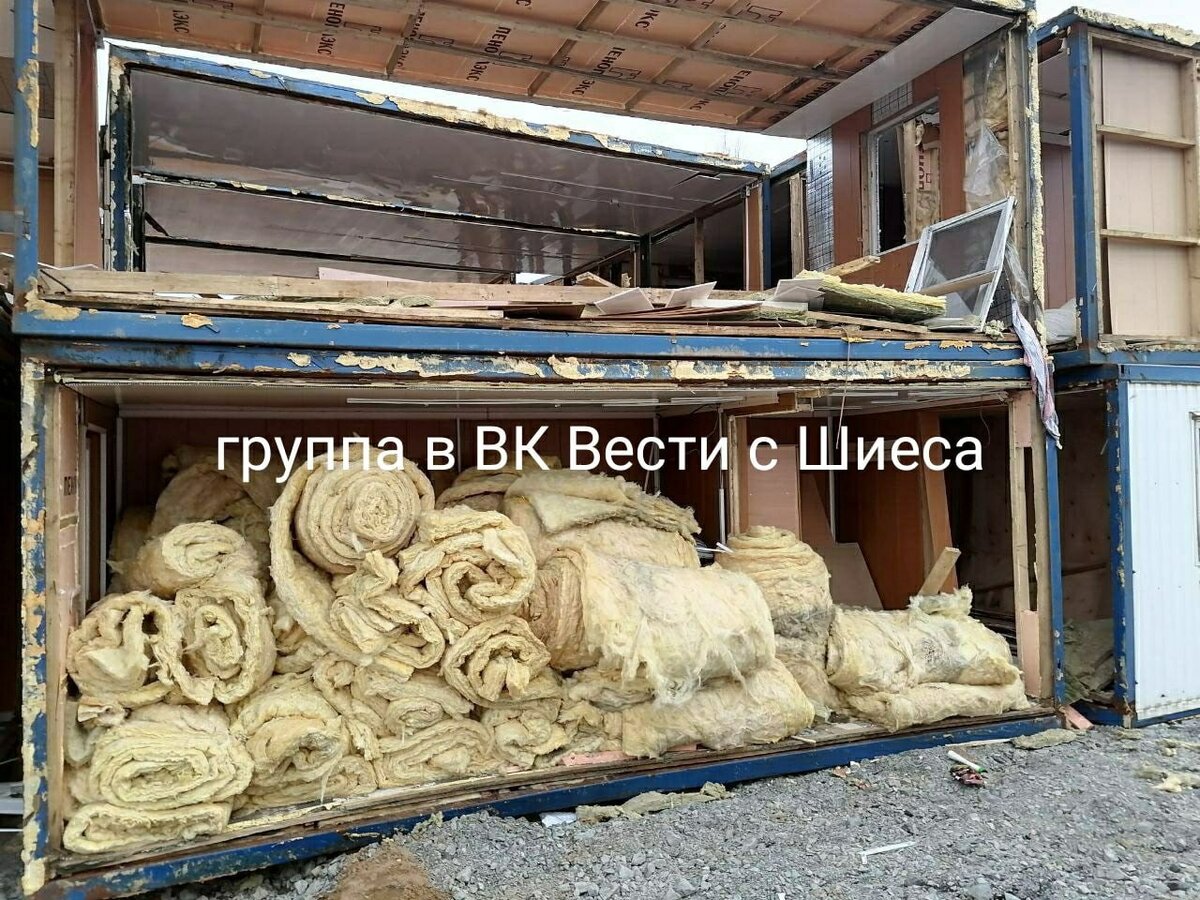 Разобранное общежитие мусорщиков