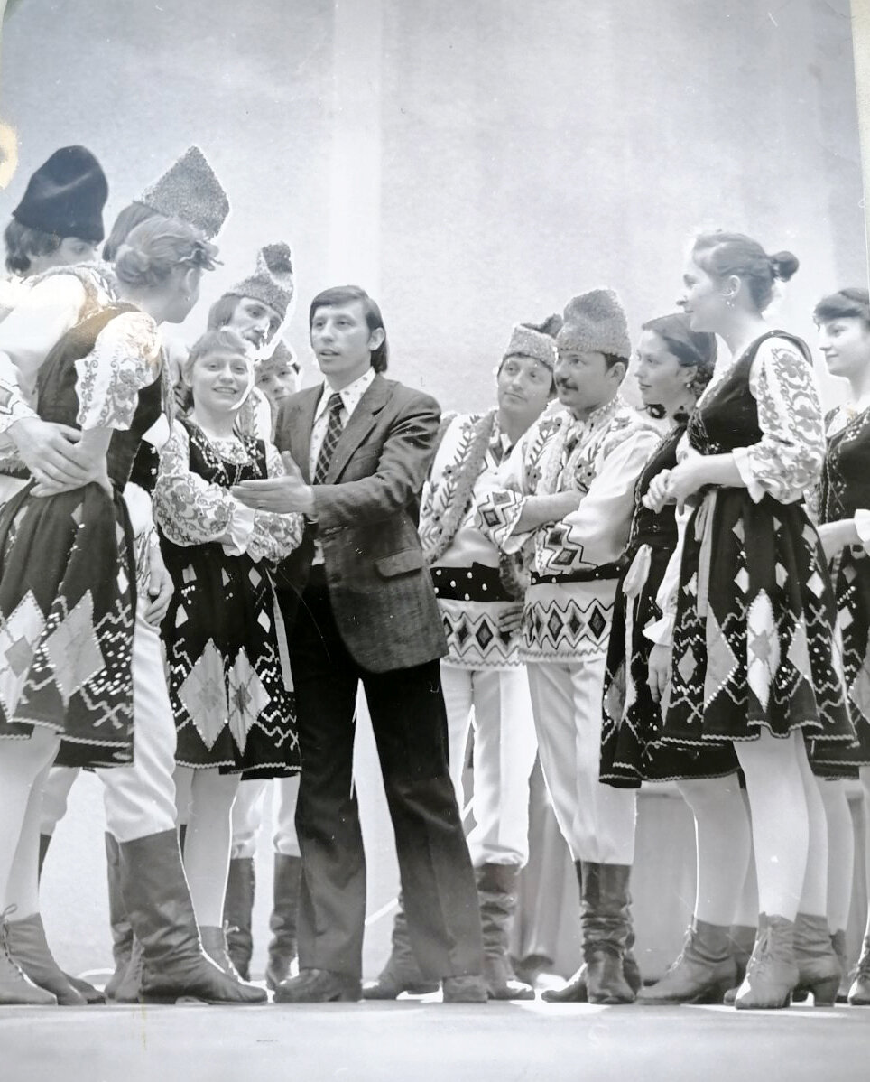 Леонид Тушинский и танцевальный ансамбль «Вязанка» 