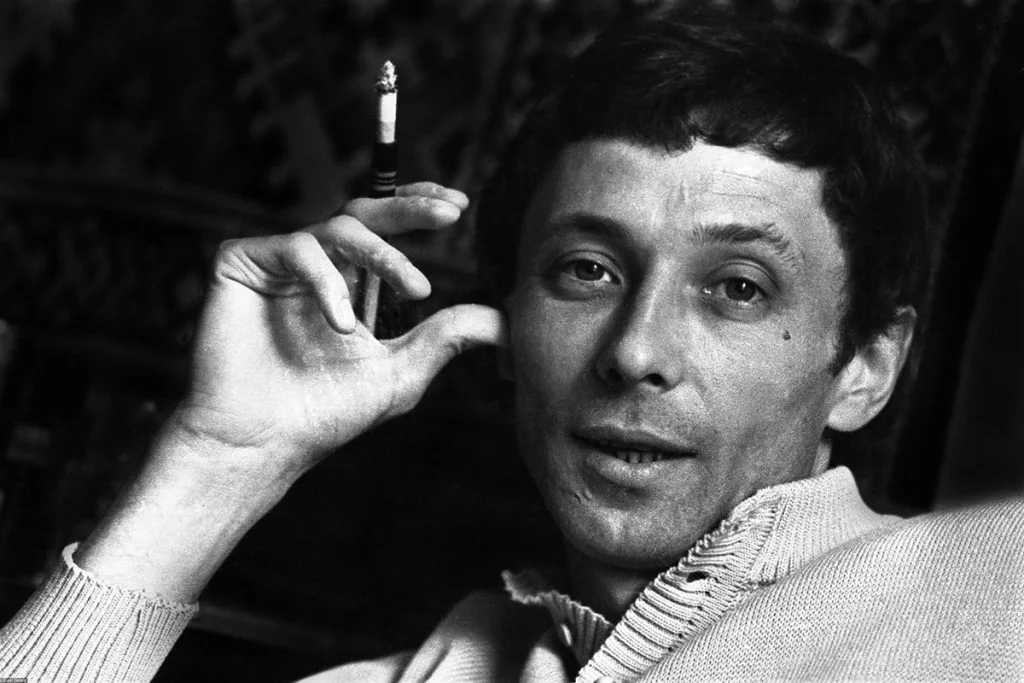 Он мог бы сыграть главные роли в "Экипаже", "Достоянии республики", "Иронии судьбы..."