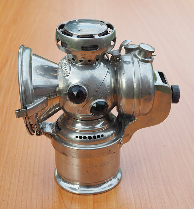 Английский ацетиленовый фонарь для моторных экипажей 1900-х годов Lucas Motor Luminator - из коллекции Веломузея Андрея Мятиева.