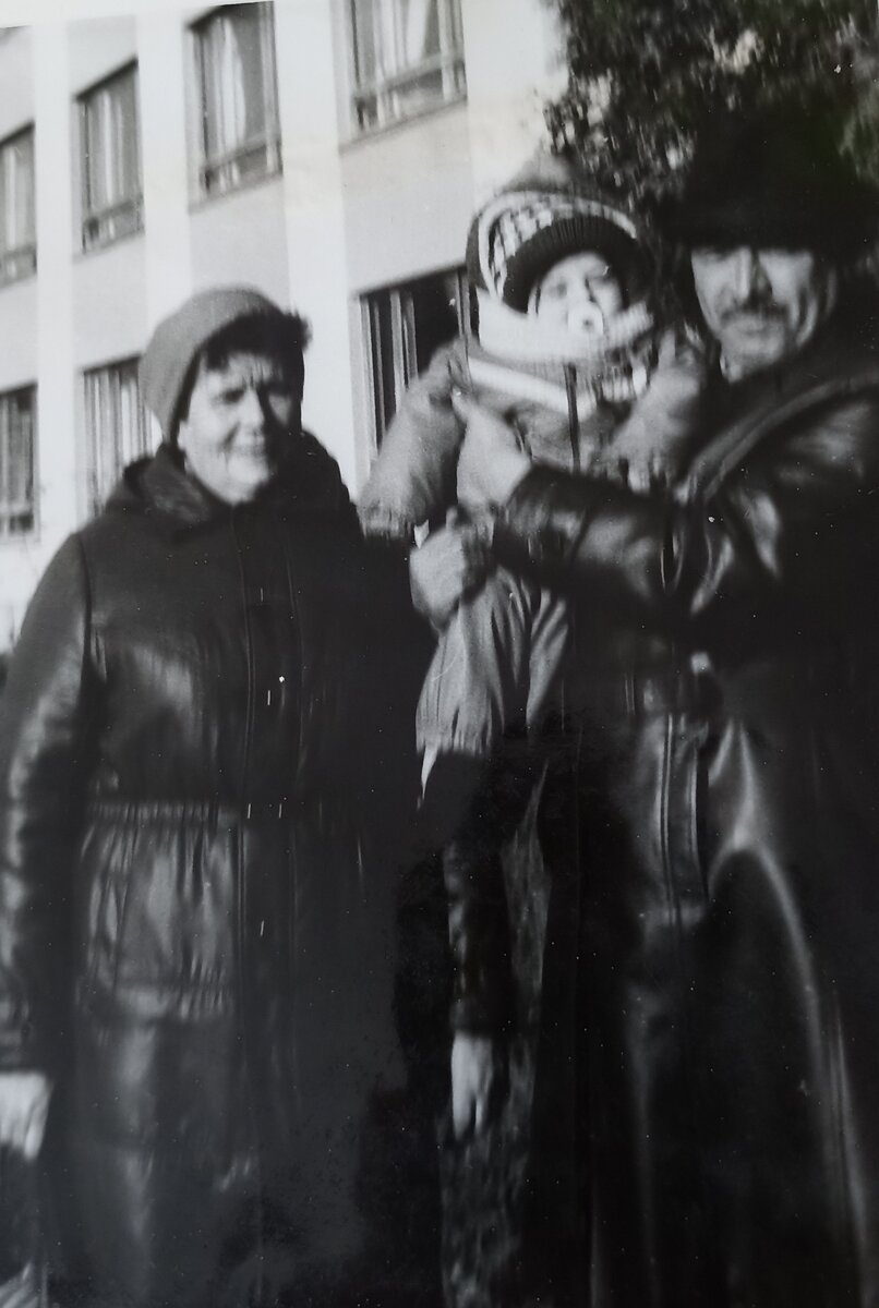 Моя вторая бабшука, дед и я (видимо дело было в Витебске)