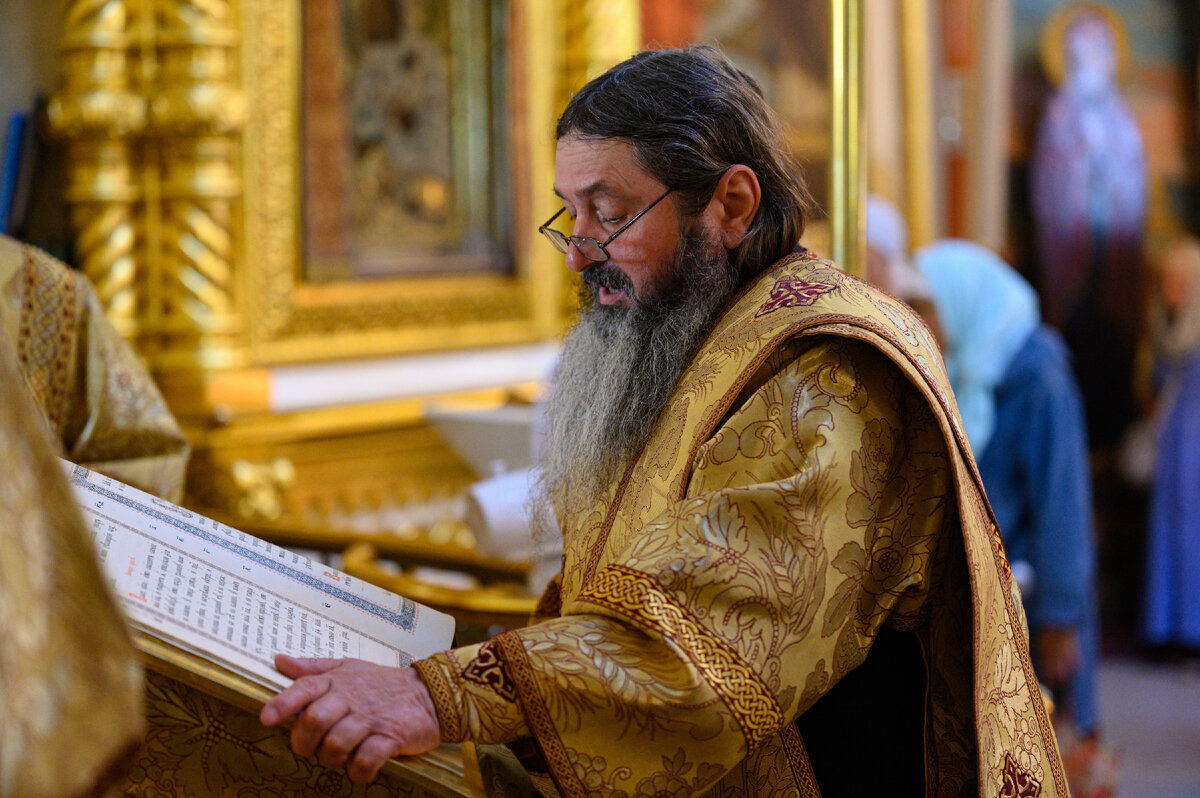 Водосвятие на спас медовый. Спас литургия сегодня. Освящение орехов и хлеба в храме. Водосвятие на спас медовый. Праздник обновления.