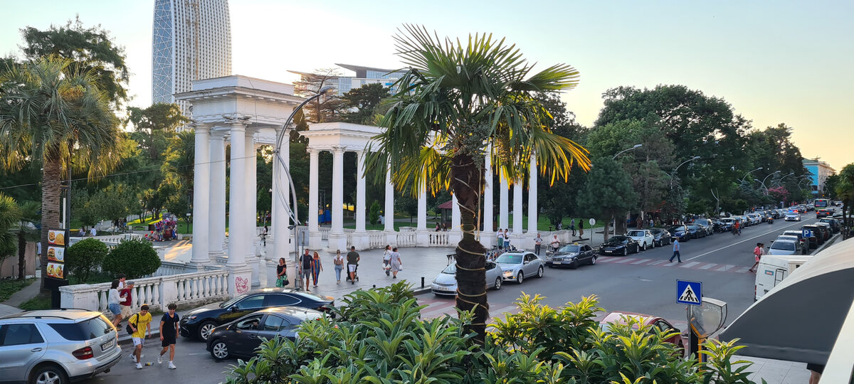 Вход в парк 6 мая Батуми