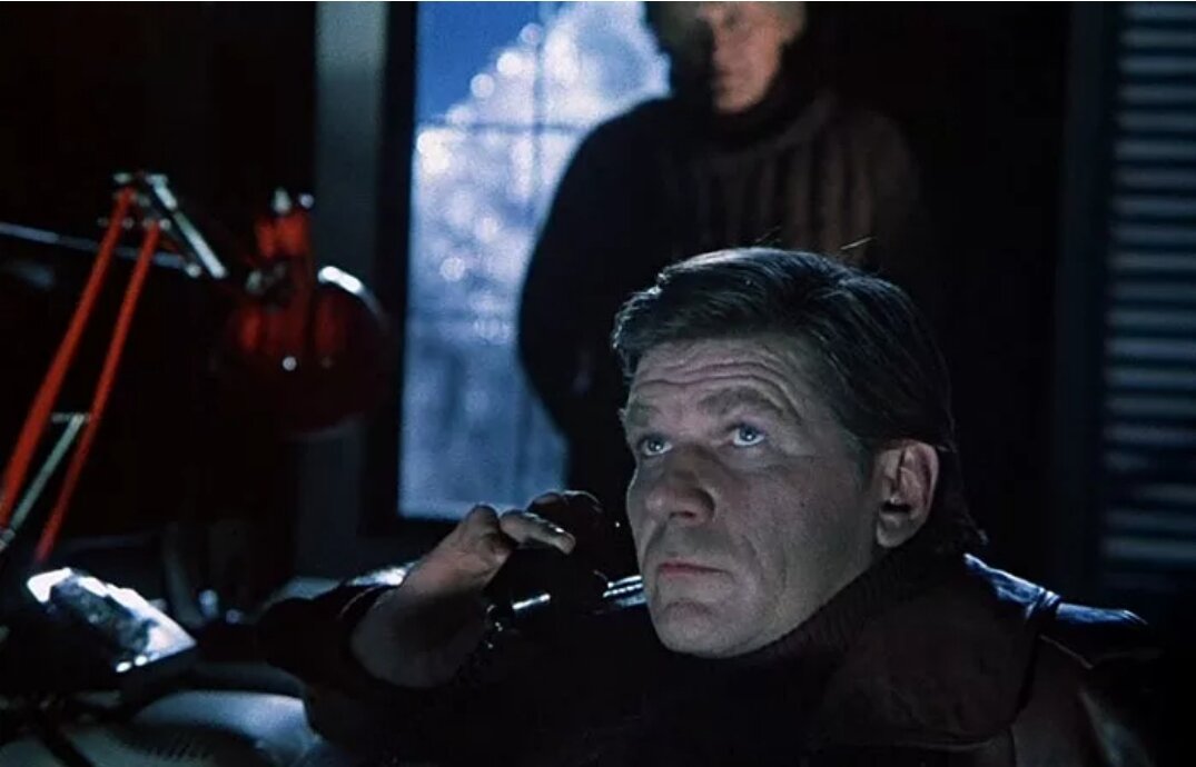 Изображение со страницы https://museum-crimea.ru/treylery/7466-otel-u-pogibshego-alpinista-film-1979-g-treylery.html