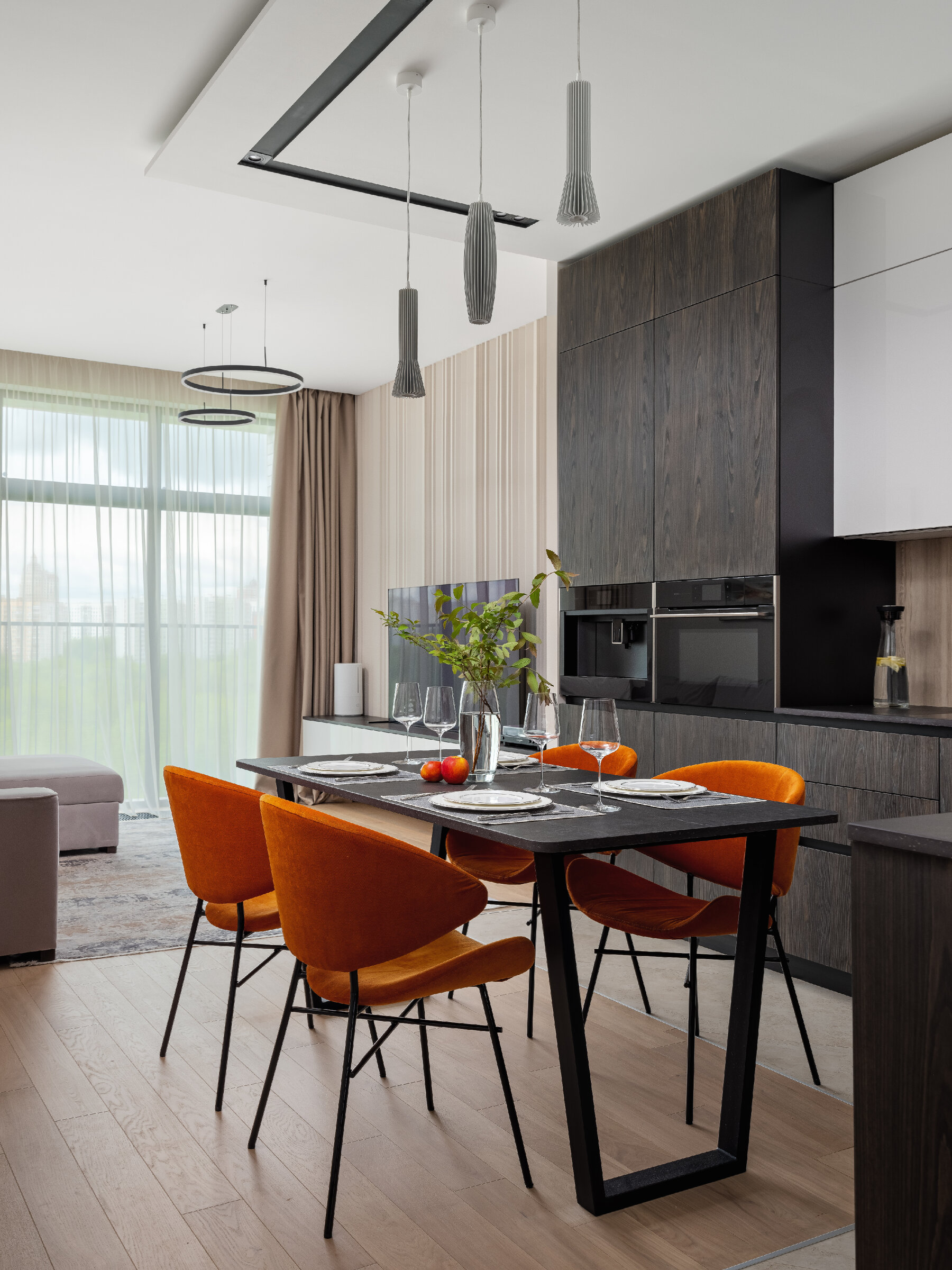 Интерьер «вне времени»: как дизайнер оформила евродвушку 90 м² для семьи с ребёнком в Москве